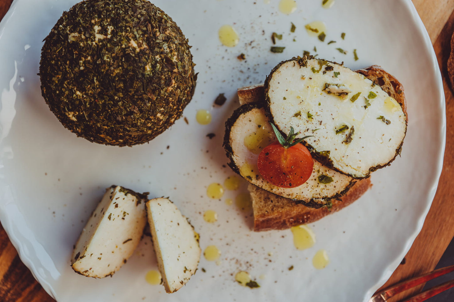 Wędzony ser solankowy z ziołami prowansalskimi (ok. 200 g)